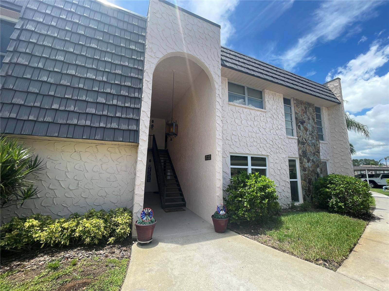 Listing photo id 3 for 223 Elmwood Circle