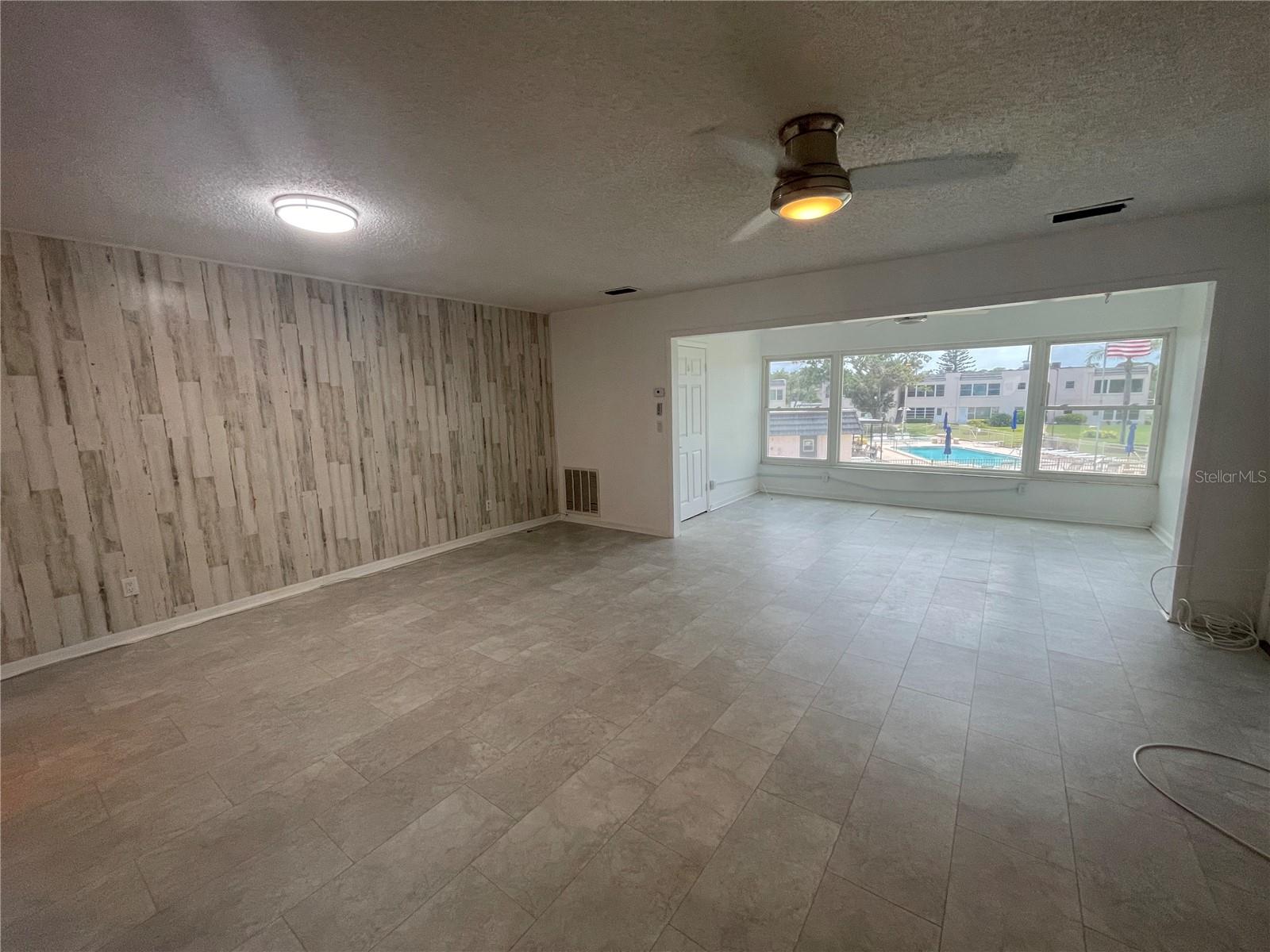 Listing photo id 5 for 223 Elmwood Circle