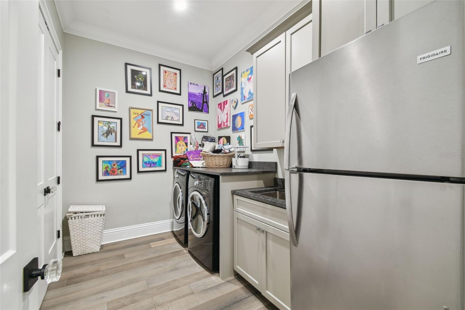 Listing photo id 25 for 473 Severn Avenue