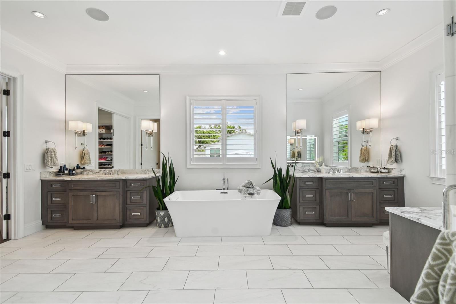 Listing photo id 44 for 473 Severn Avenue