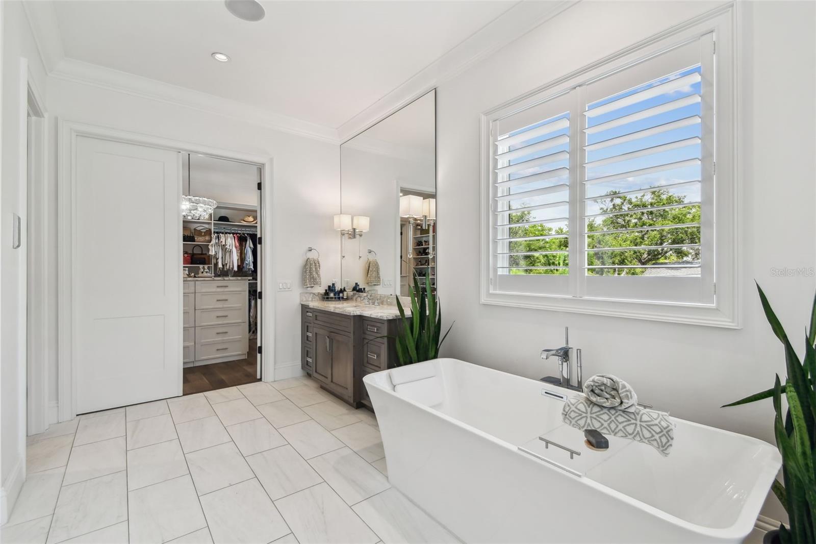 Listing photo id 47 for 473 Severn Avenue