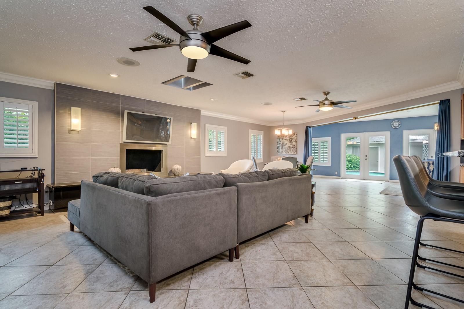 Image 11 of 38 For 3011 Schiller Street