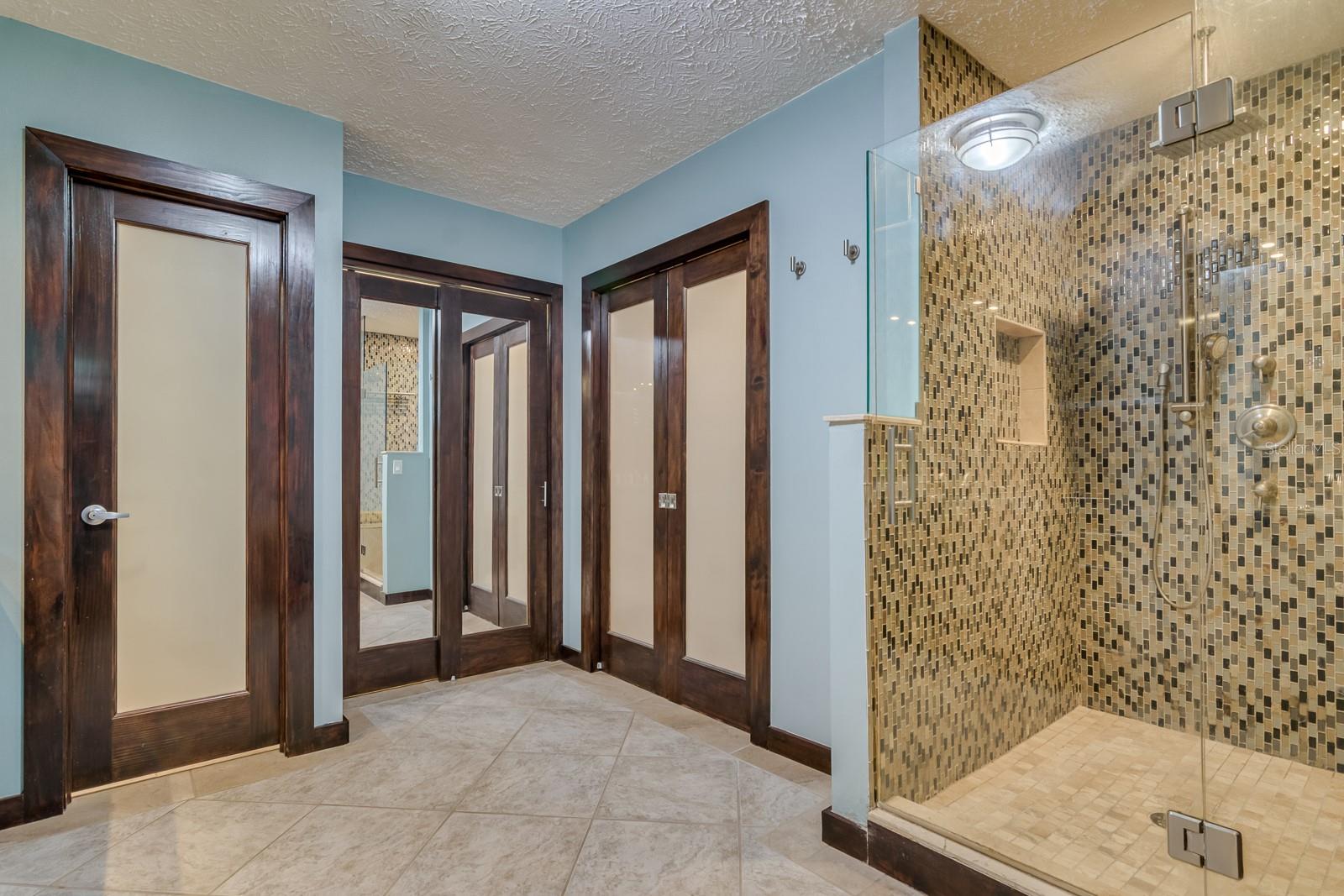 Image 21 of 38 For 3011 Schiller Street