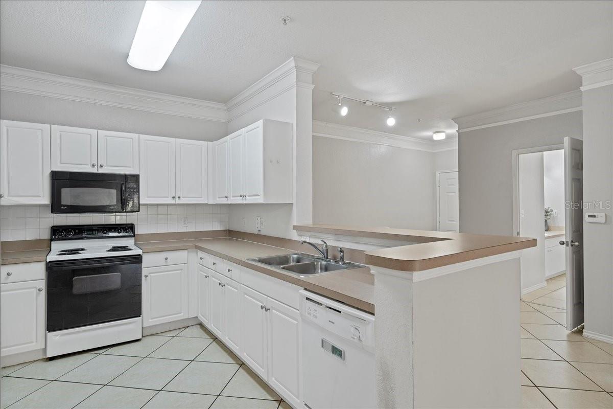 Image 11 of 63 For 4333 Bayside Village Drive 127
