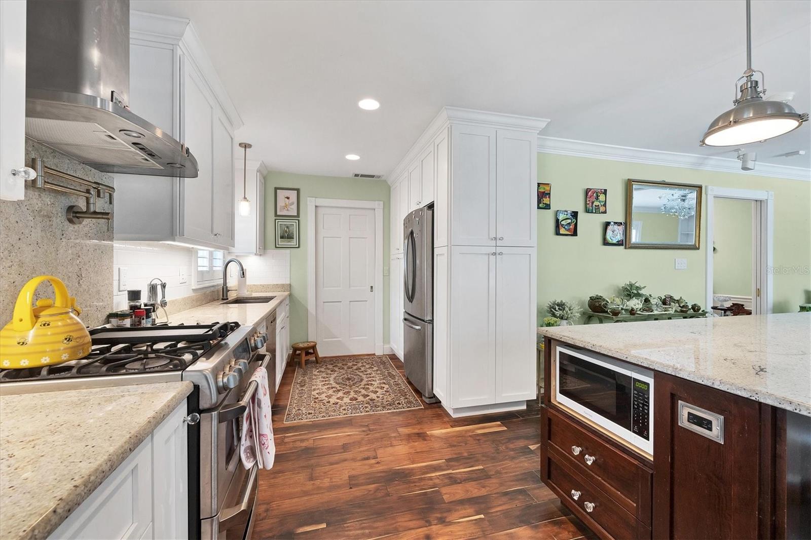 Image 10 of 32 For 1229 Roxmere Road