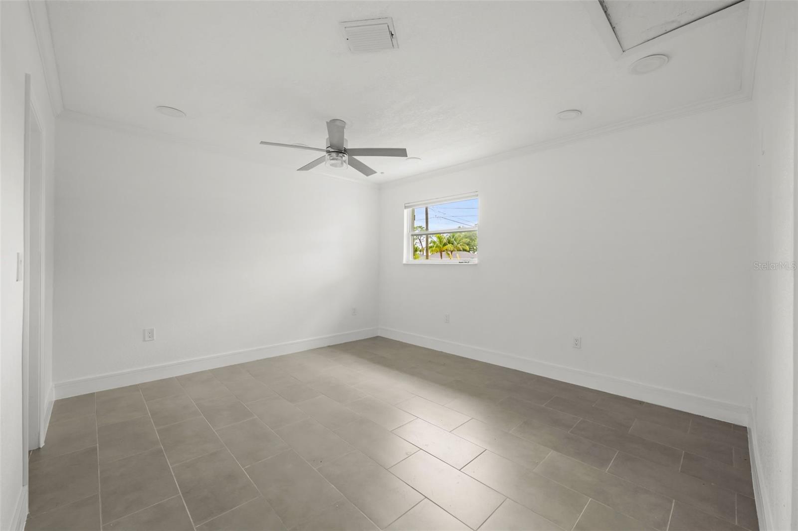Image 20 of 33 For 5301 Venetian Boulevard Ne