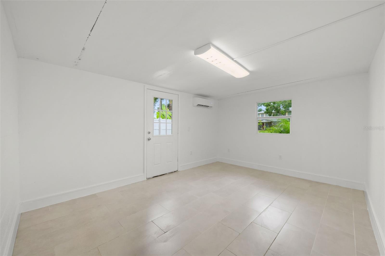 Image 23 of 33 For 5301 Venetian Boulevard Ne