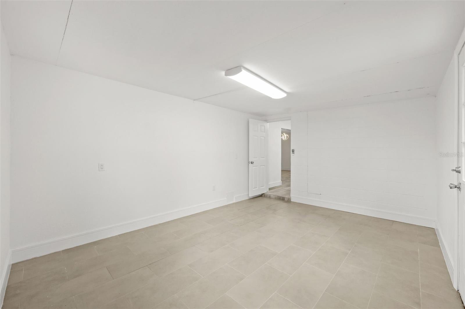 Image 24 of 33 For 5301 Venetian Boulevard Ne