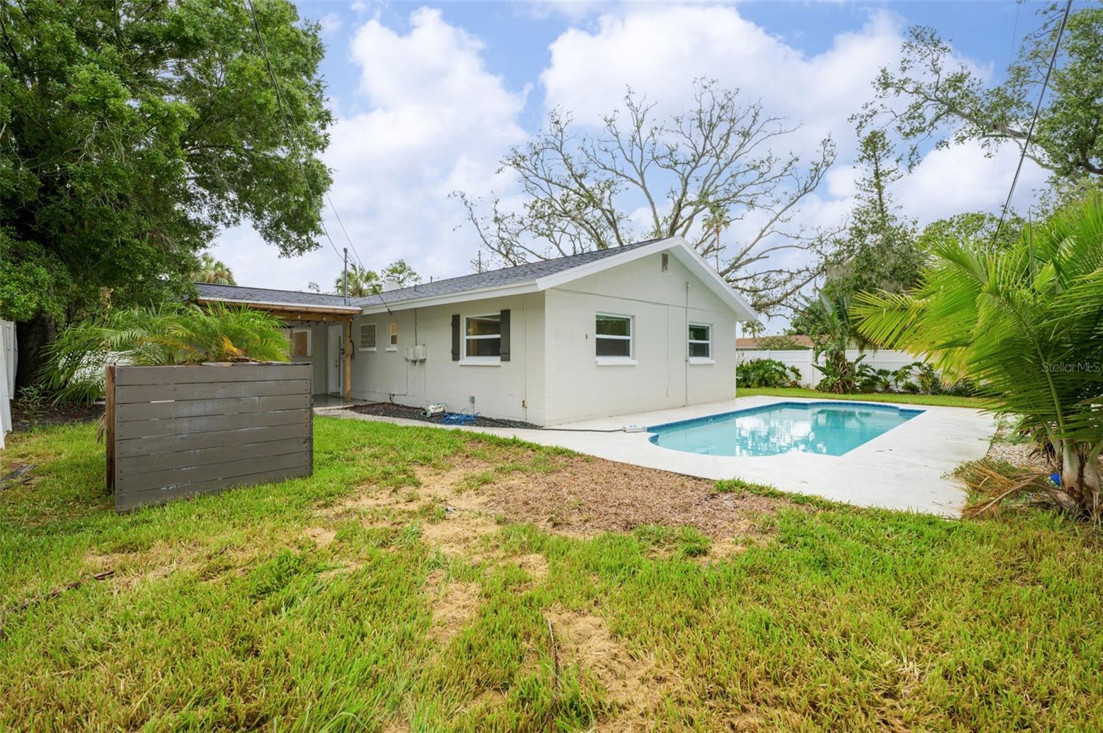 Image 28 of 33 For 5301 Venetian Boulevard Ne
