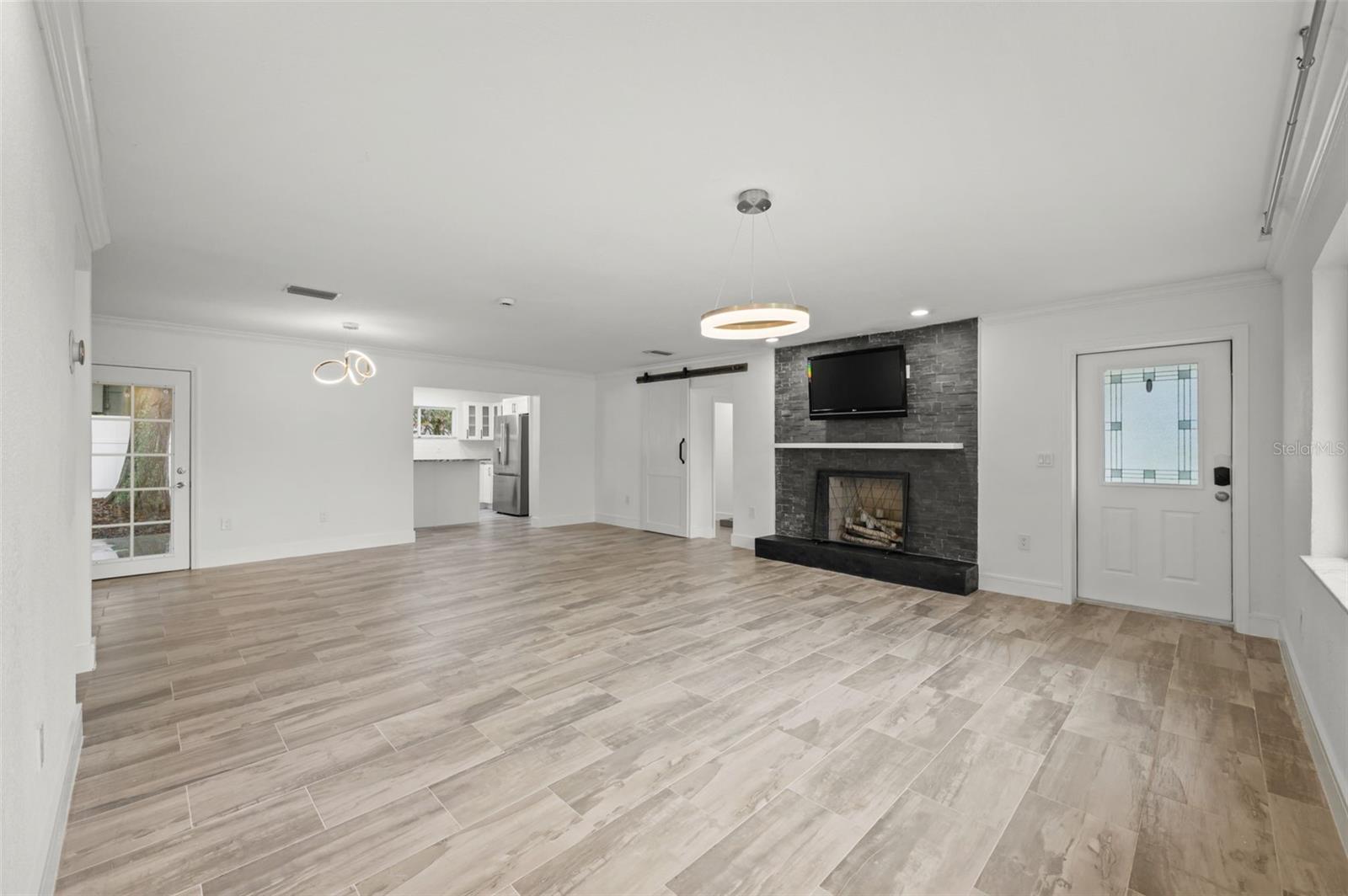 Image 4 of 33 For 5301 Venetian Boulevard Ne