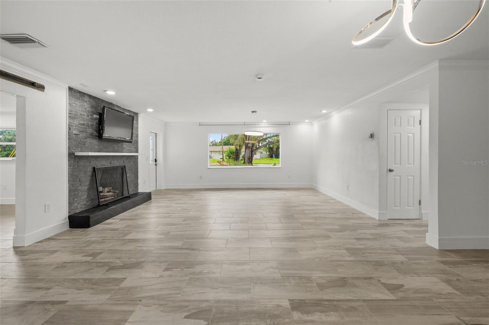 Image 5 of 33 For 5301 Venetian Boulevard Ne