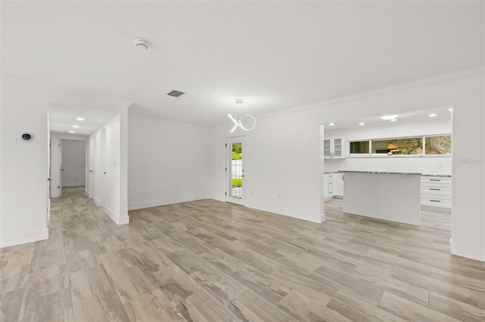Image 7 of 33 For 5301 Venetian Boulevard Ne