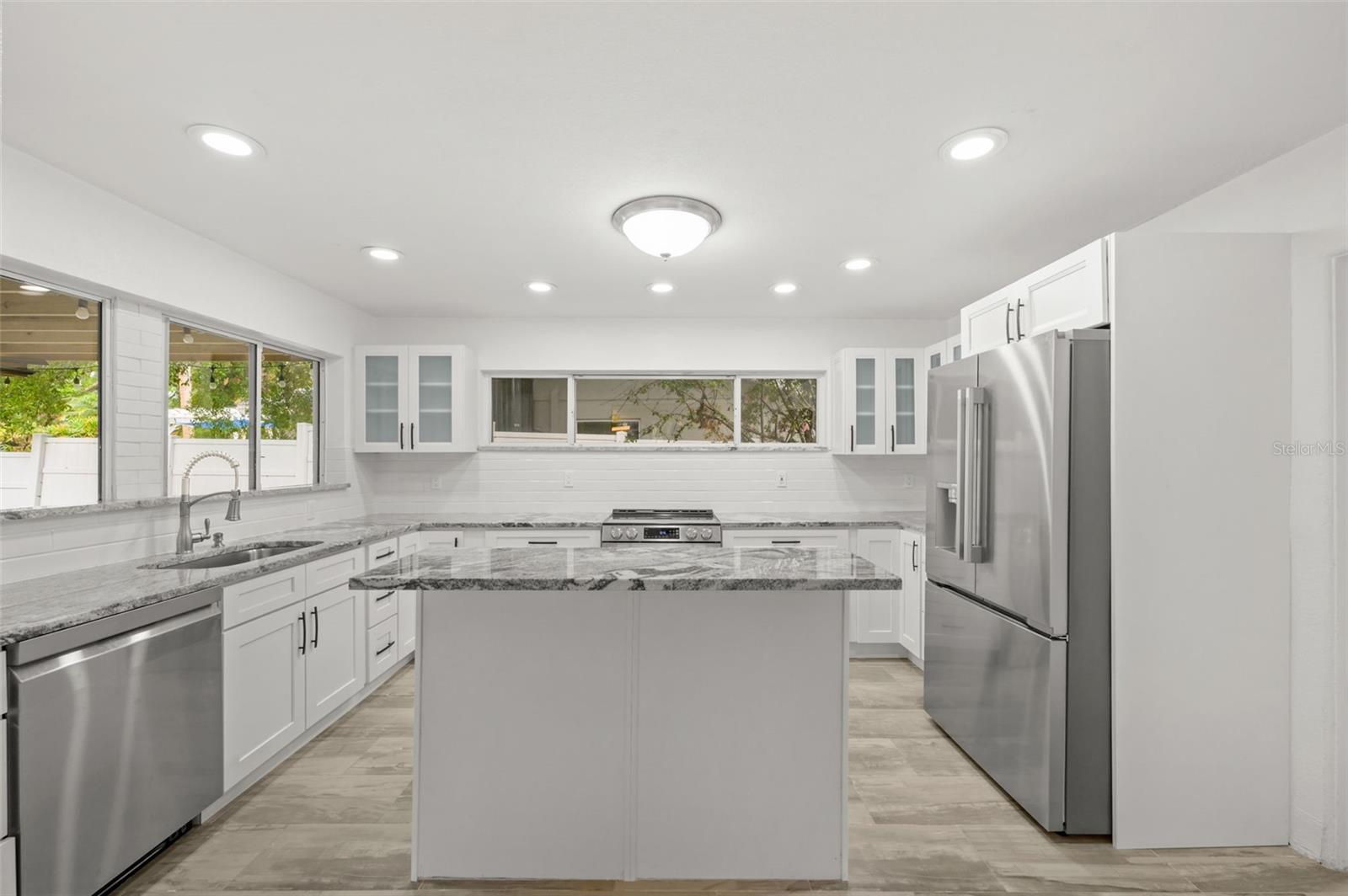 Image 8 of 33 For 5301 Venetian Boulevard Ne