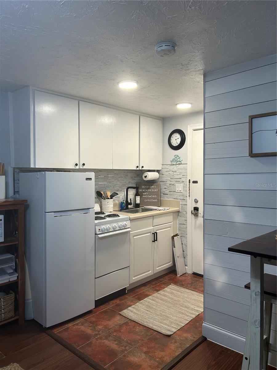 Image 12 of 18 For 483 Shore Drive B4