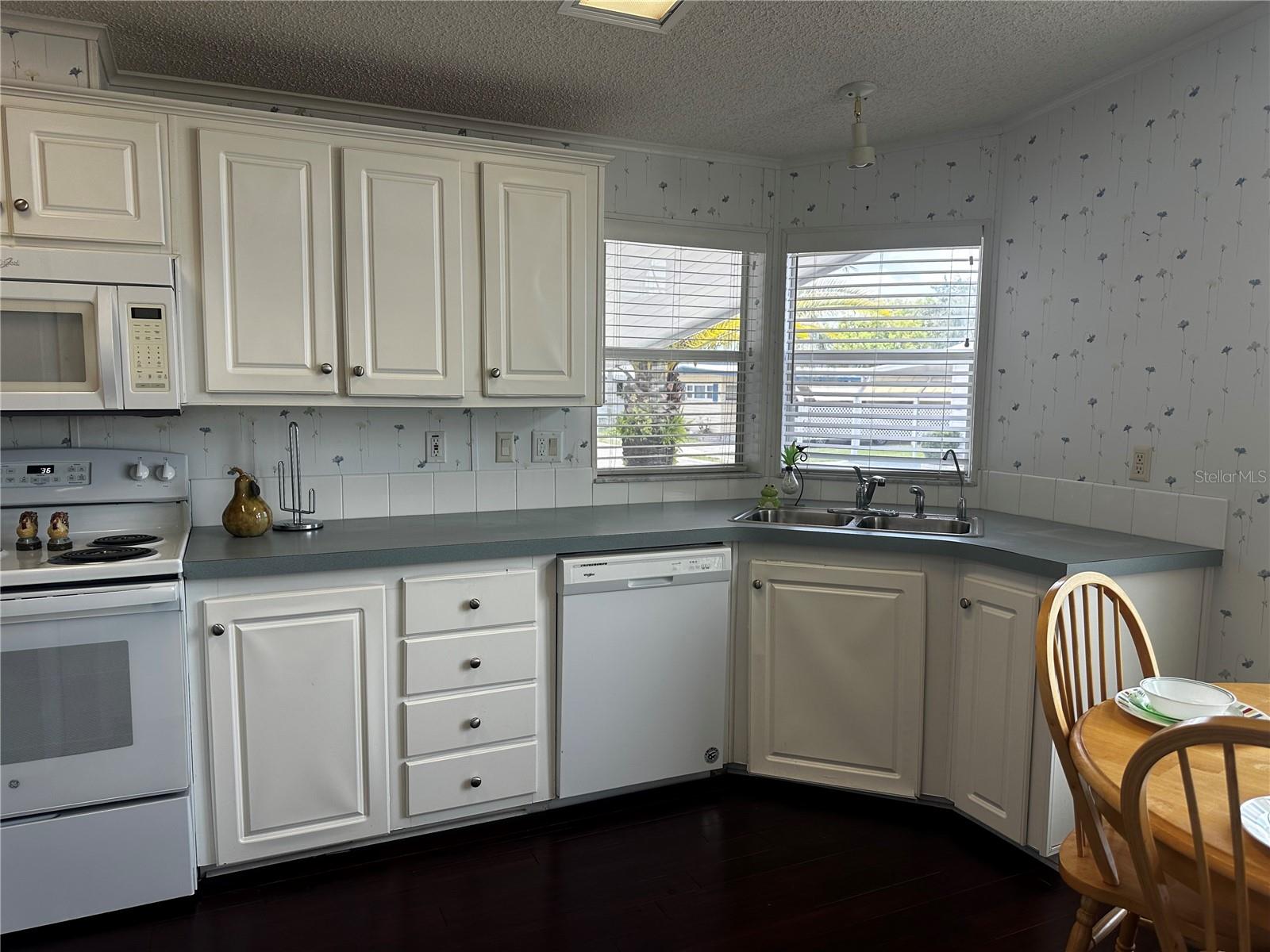 Image 7 of 29 For 1100 Belcher Road S 406