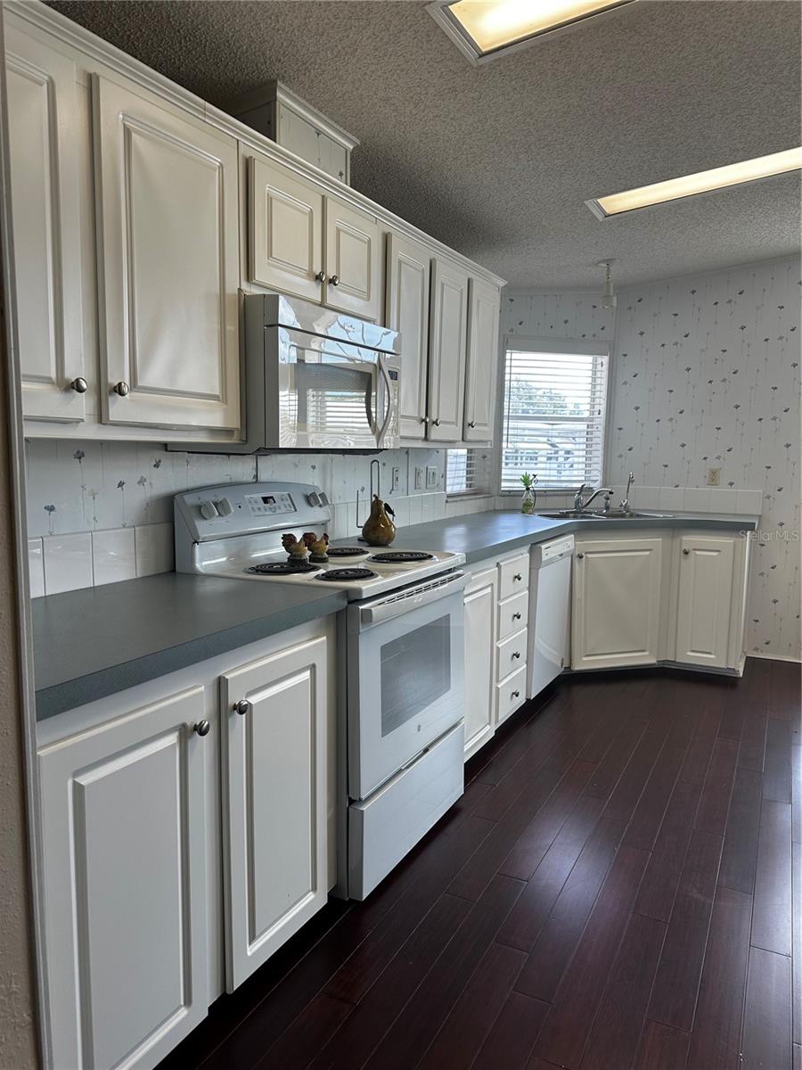 Image 9 of 29 For 1100 Belcher Road S 406
