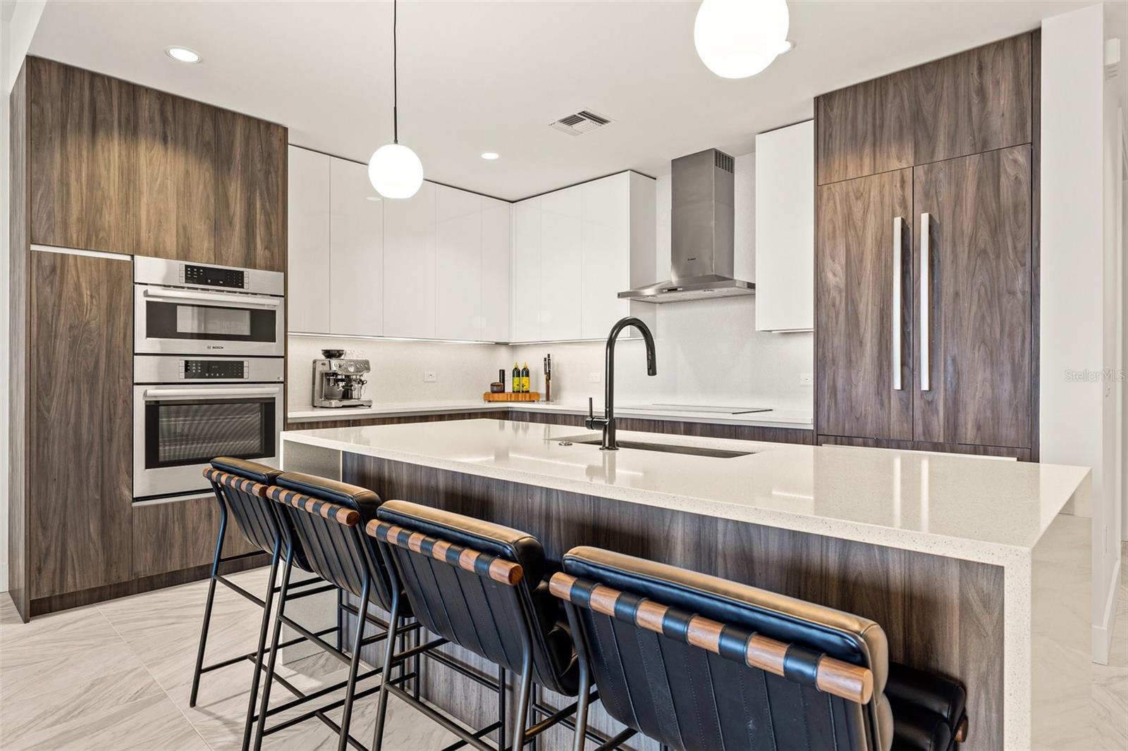 Image 10 of 59 For 777 3rd Avenue N 806