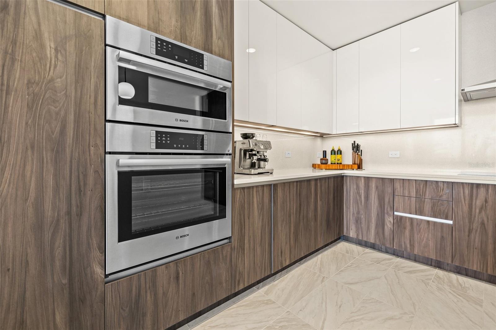 Image 12 of 59 For 777 3rd Avenue N 806