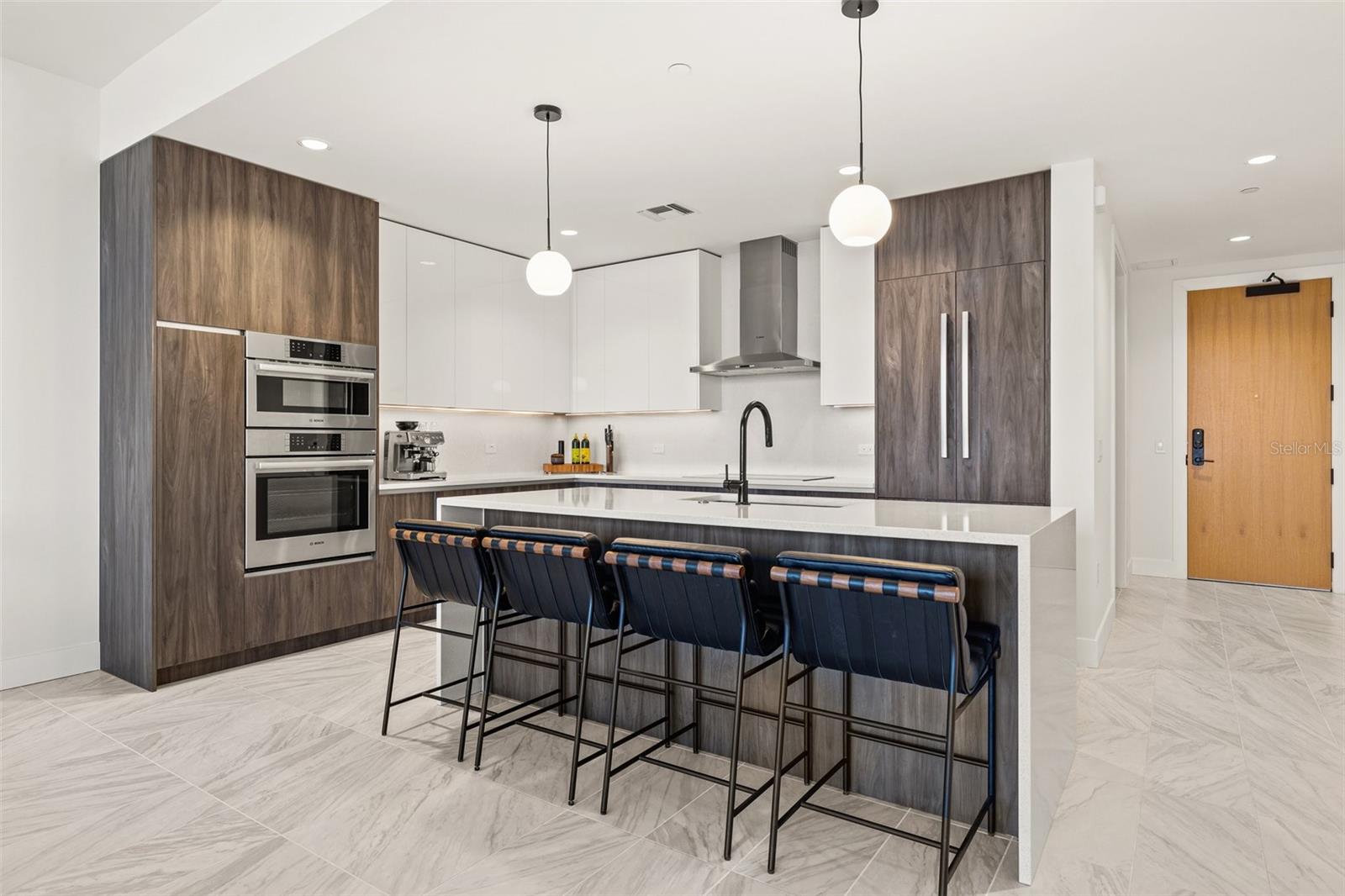 Image 13 of 59 For 777 3rd Avenue N 806