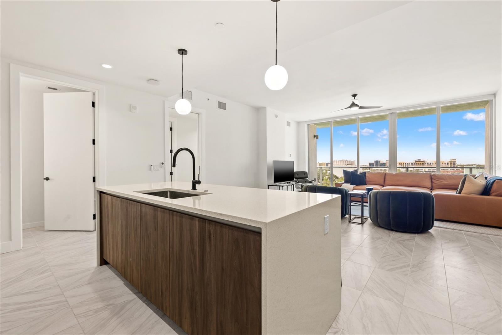 Image 14 of 59 For 777 3rd Avenue N 806