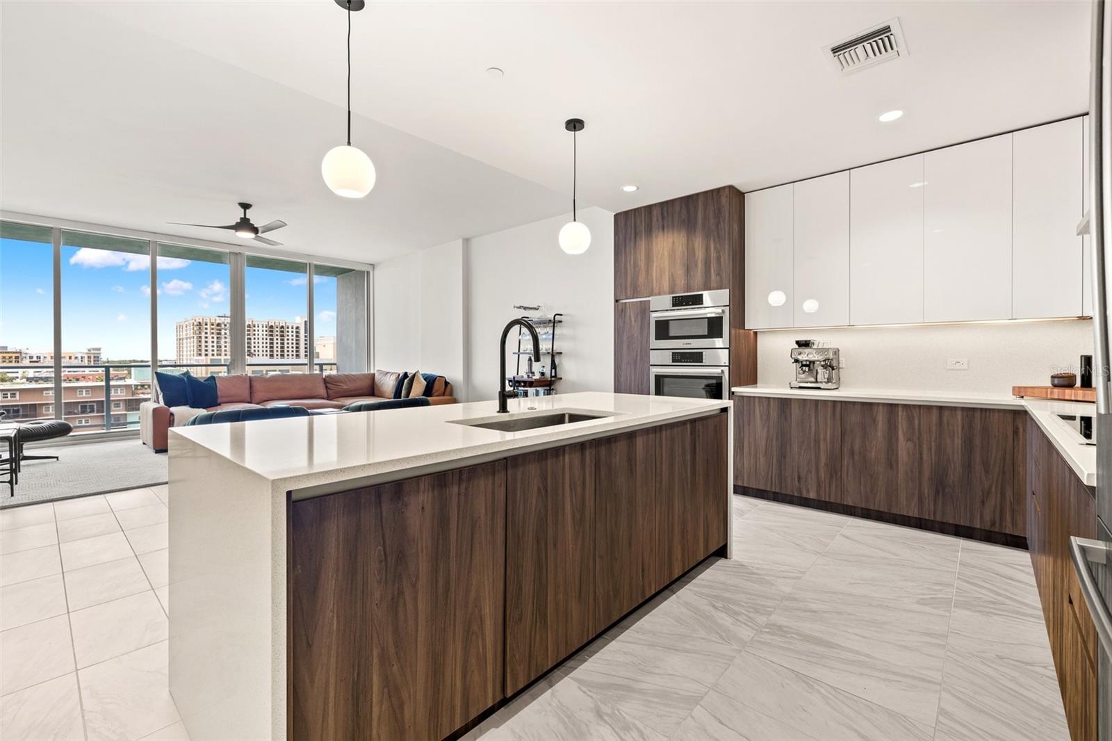 Image 15 of 59 For 777 3rd Avenue N 806