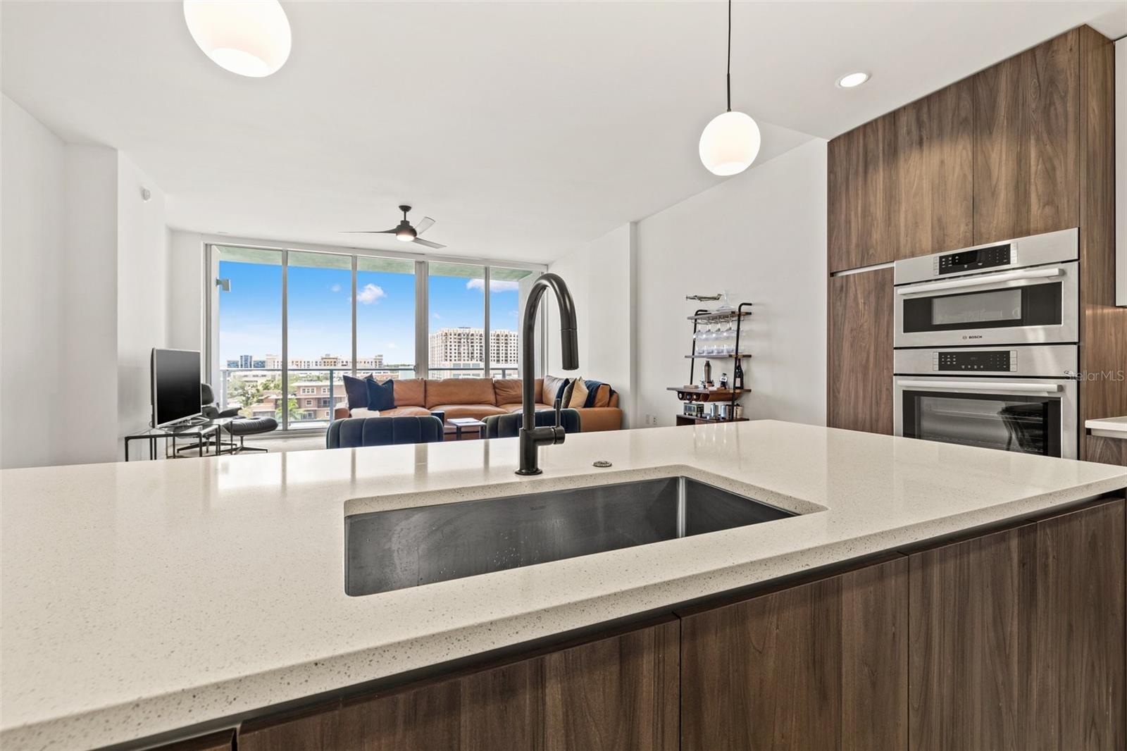 Image 16 of 59 For 777 3rd Avenue N 806