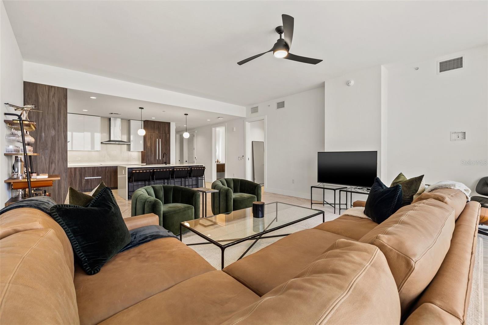 Image 23 of 59 For 777 3rd Avenue N 806