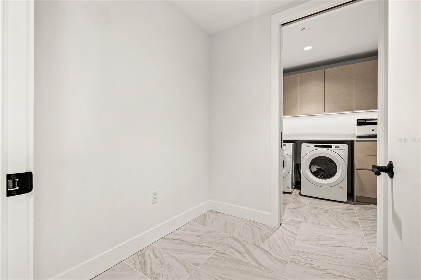Image 36 of 59 For 777 3rd Avenue N 806