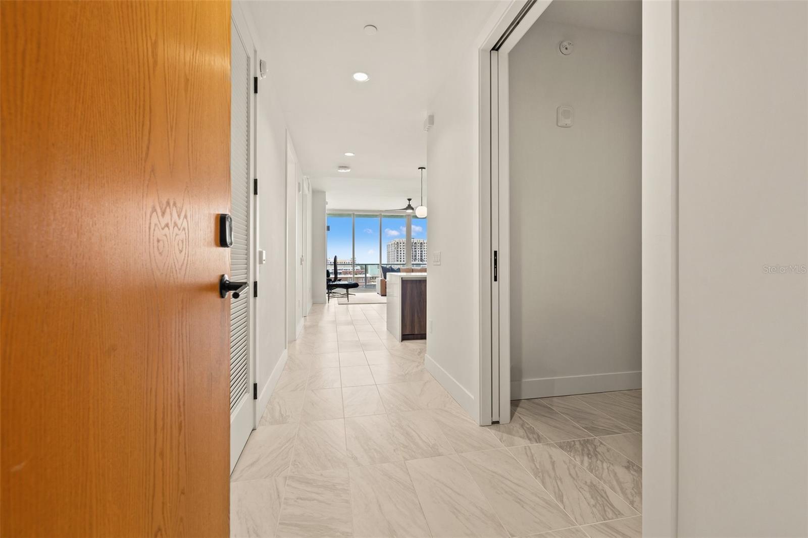 Image 7 of 59 For 777 3rd Avenue N 806
