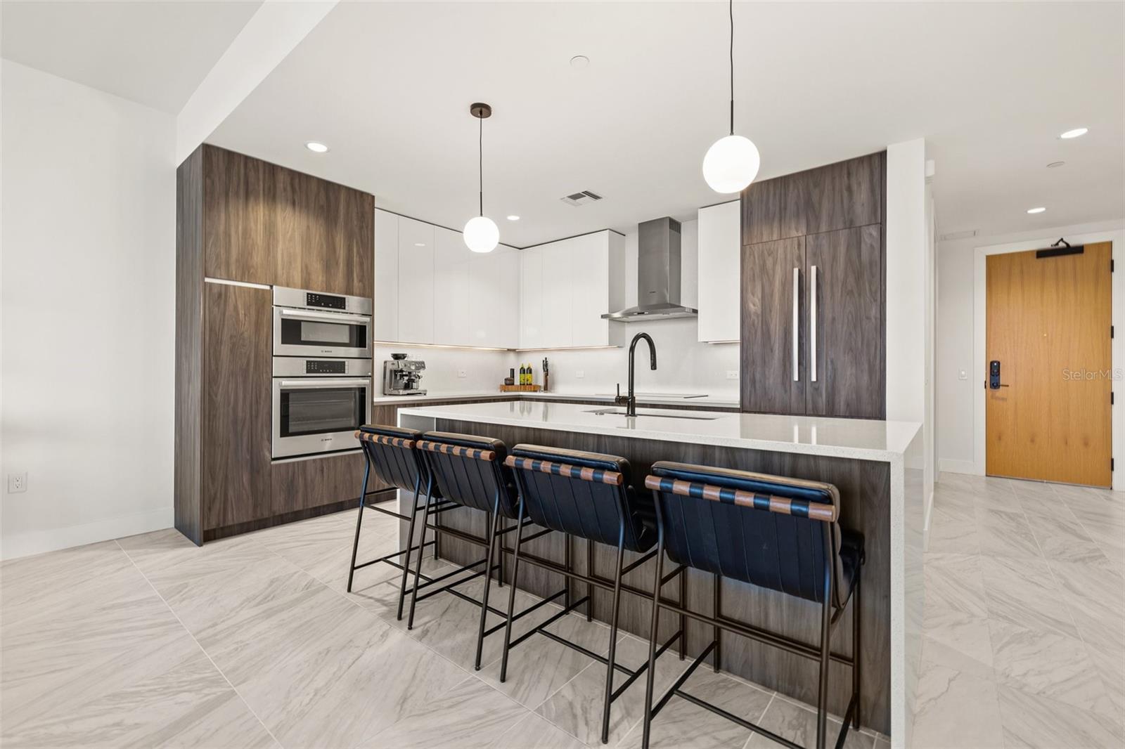 Image 8 of 59 For 777 3rd Avenue N 806