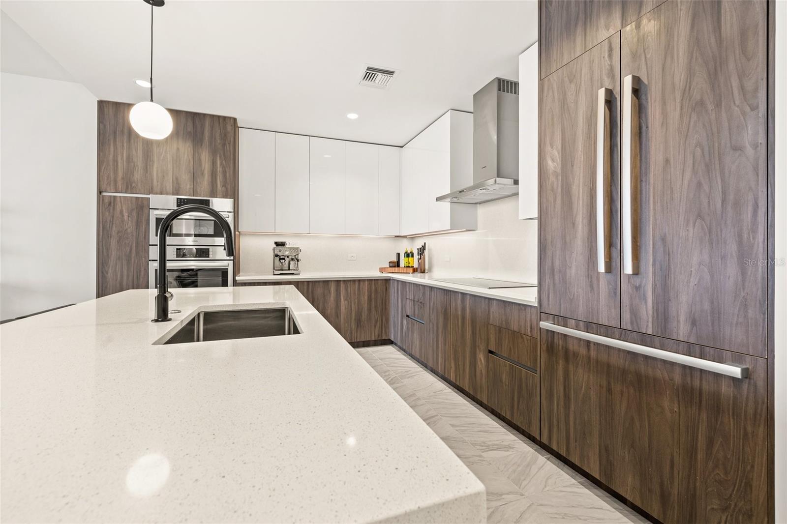Image 9 of 59 For 777 3rd Avenue N 806
