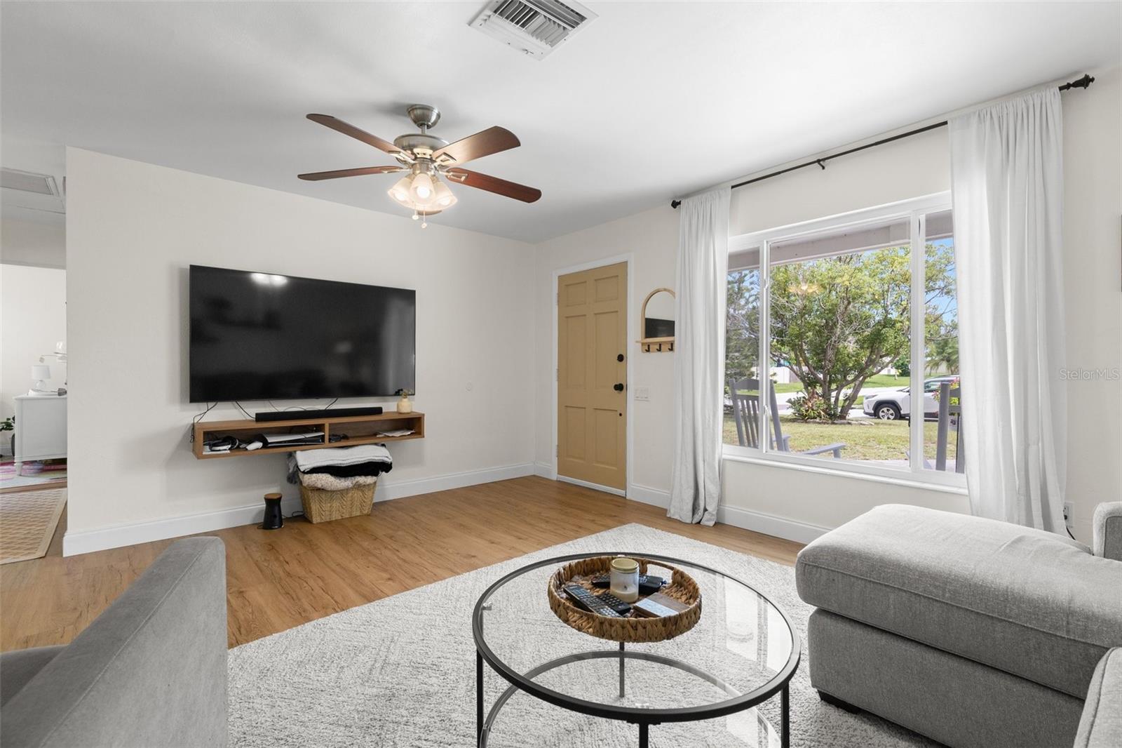 Image 6 of 27 For 11431 72nd Terrace