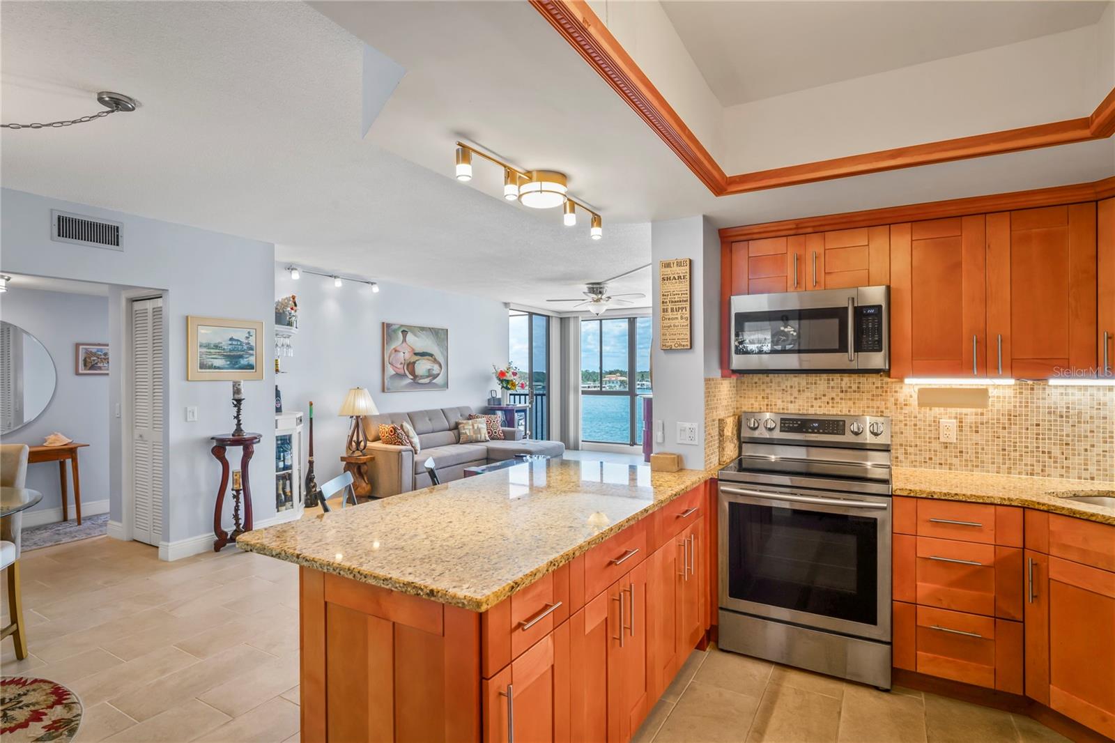 Image 16 of 76 For 7100 Sunshine Skyway Lane S 503