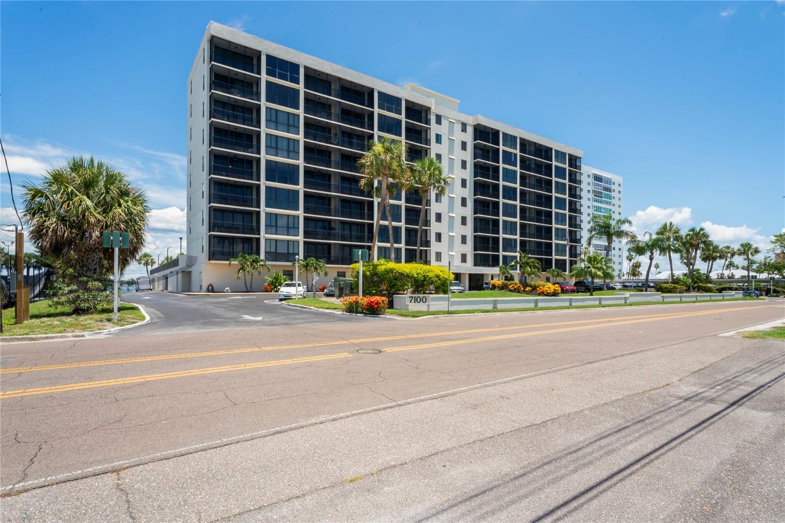 Image 4 of 76 For 7100 Sunshine Skyway Lane S 503