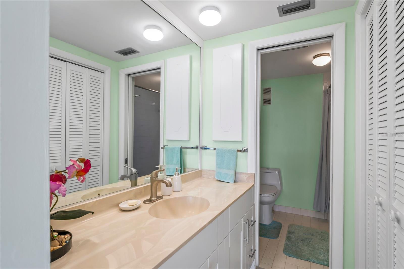 Image 43 of 76 For 7100 Sunshine Skyway Lane S 503