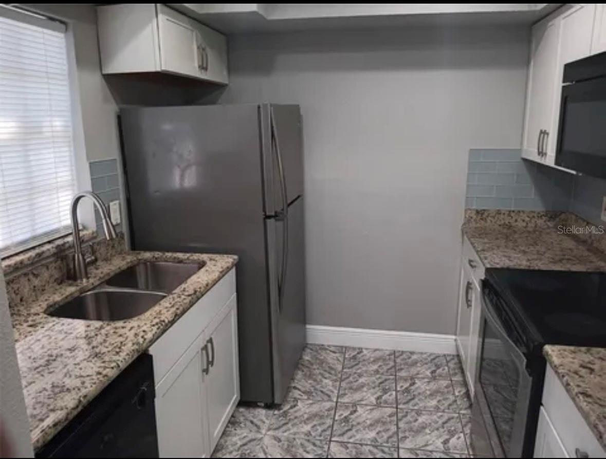 Image 3 of 13 For 1320 Moreland Drive 30