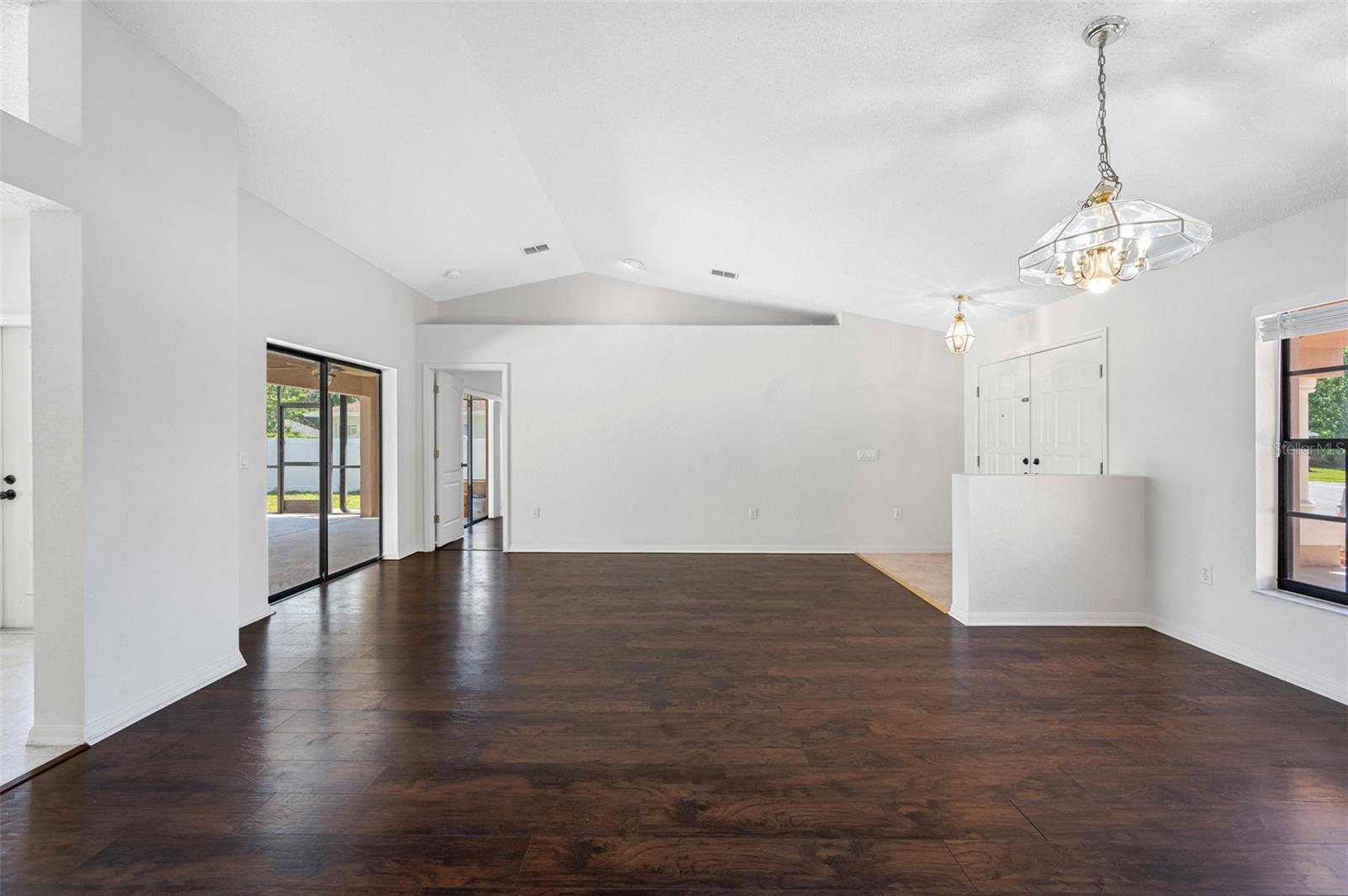 Image 13 of 50 For 1061 Archway Drive
