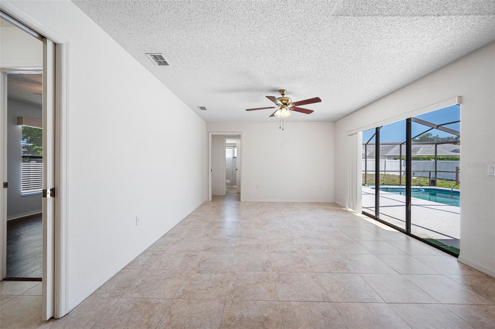 Image 14 of 50 For 1061 Archway Drive
