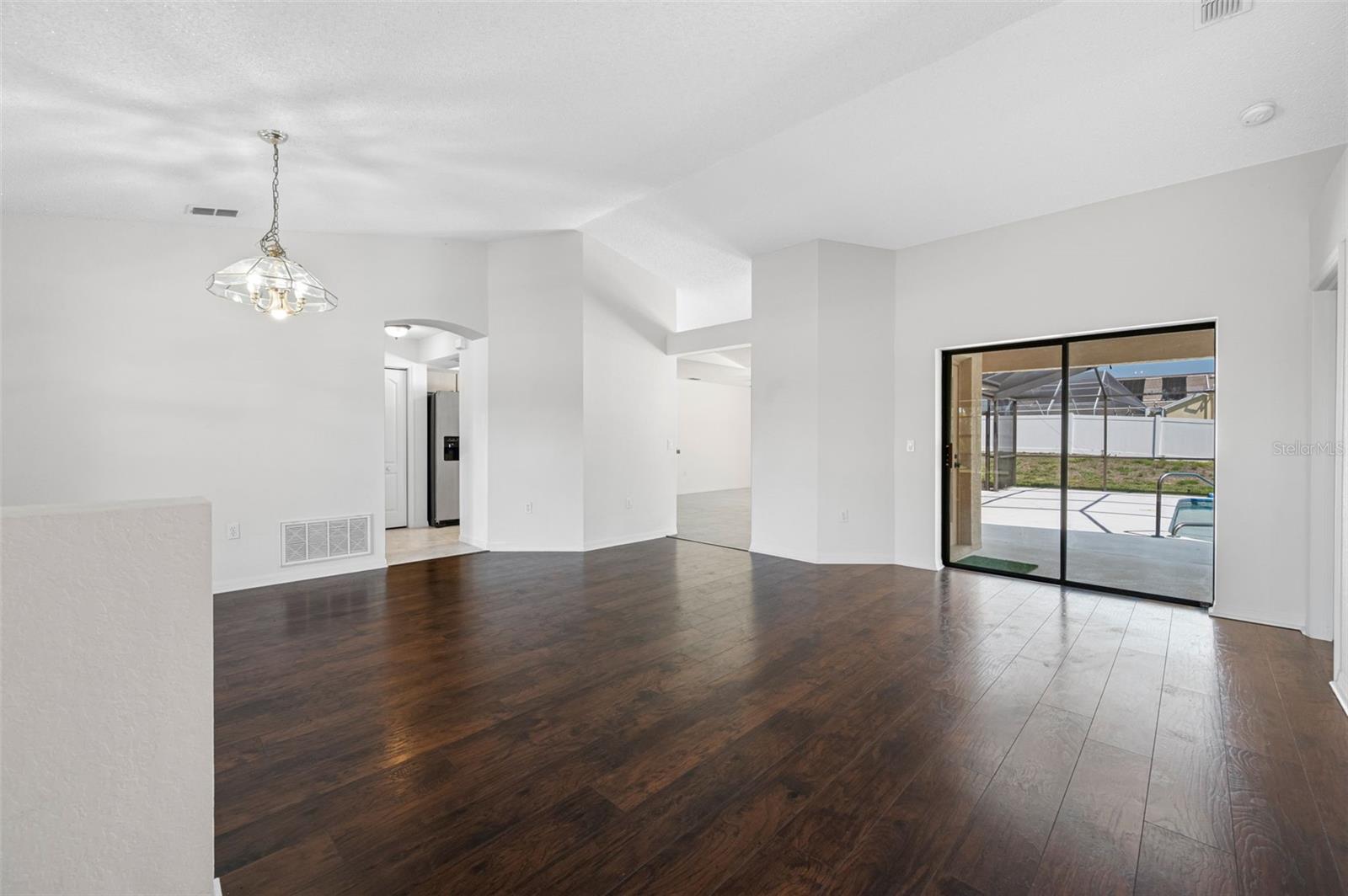 Image 15 of 50 For 1061 Archway Drive