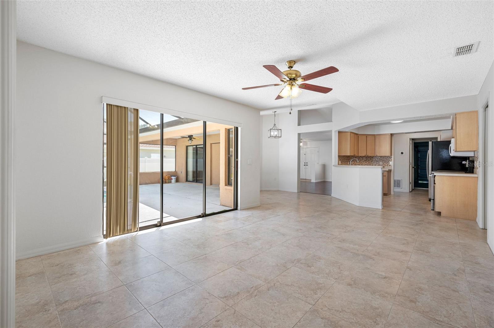 Image 38 of 50 For 1061 Archway Drive