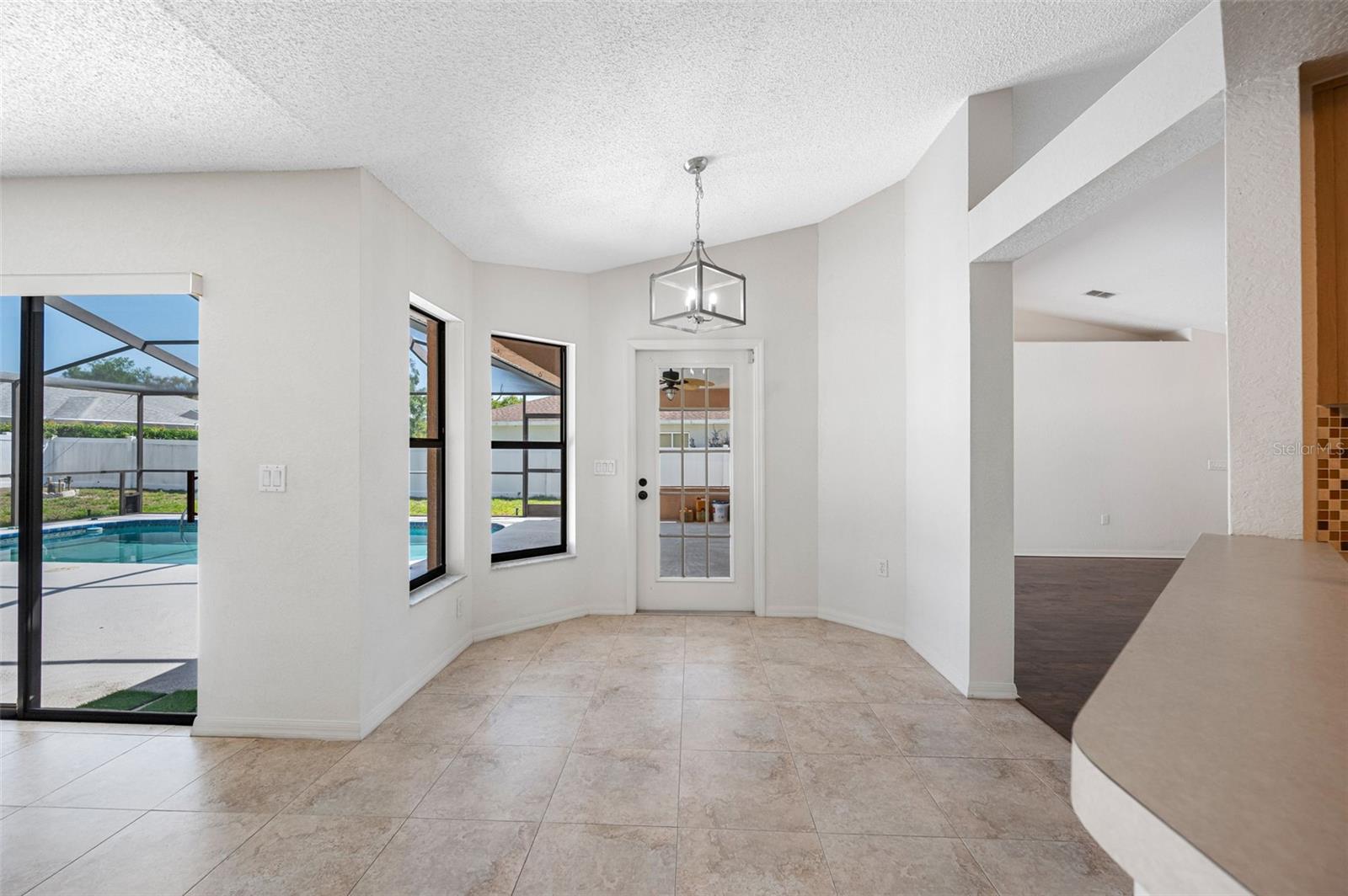 Image 5 of 50 For 1061 Archway Drive