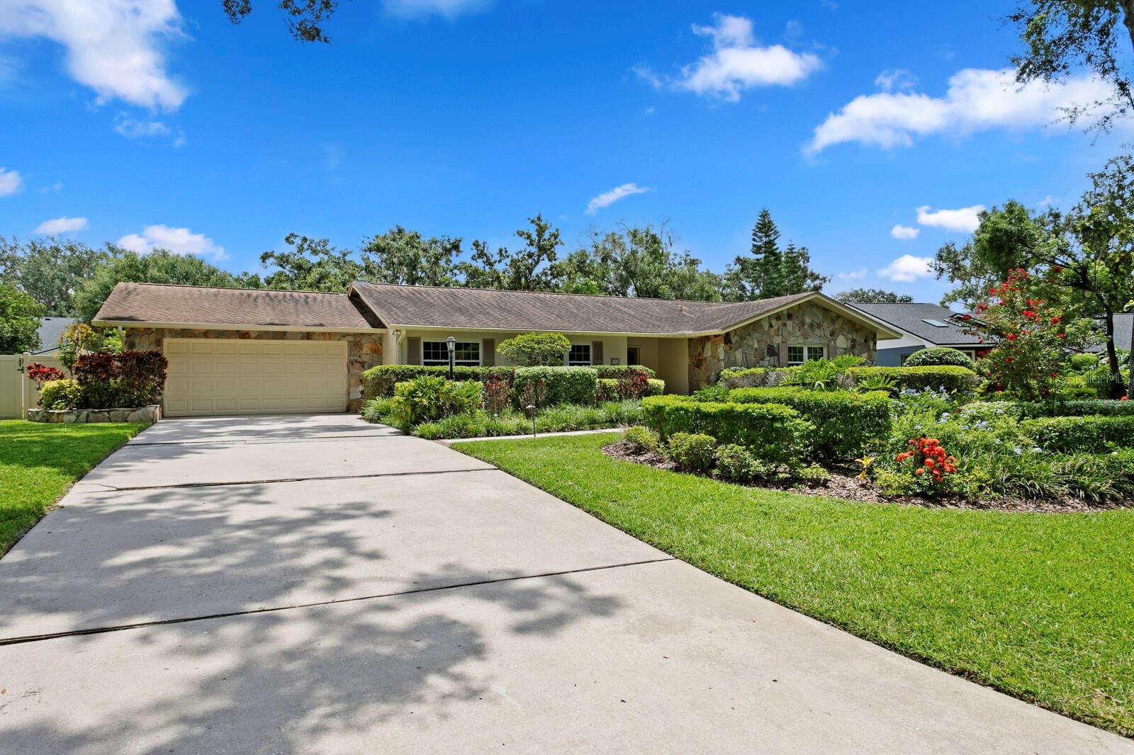 Listing photo id 0 for 818 Gascon Place