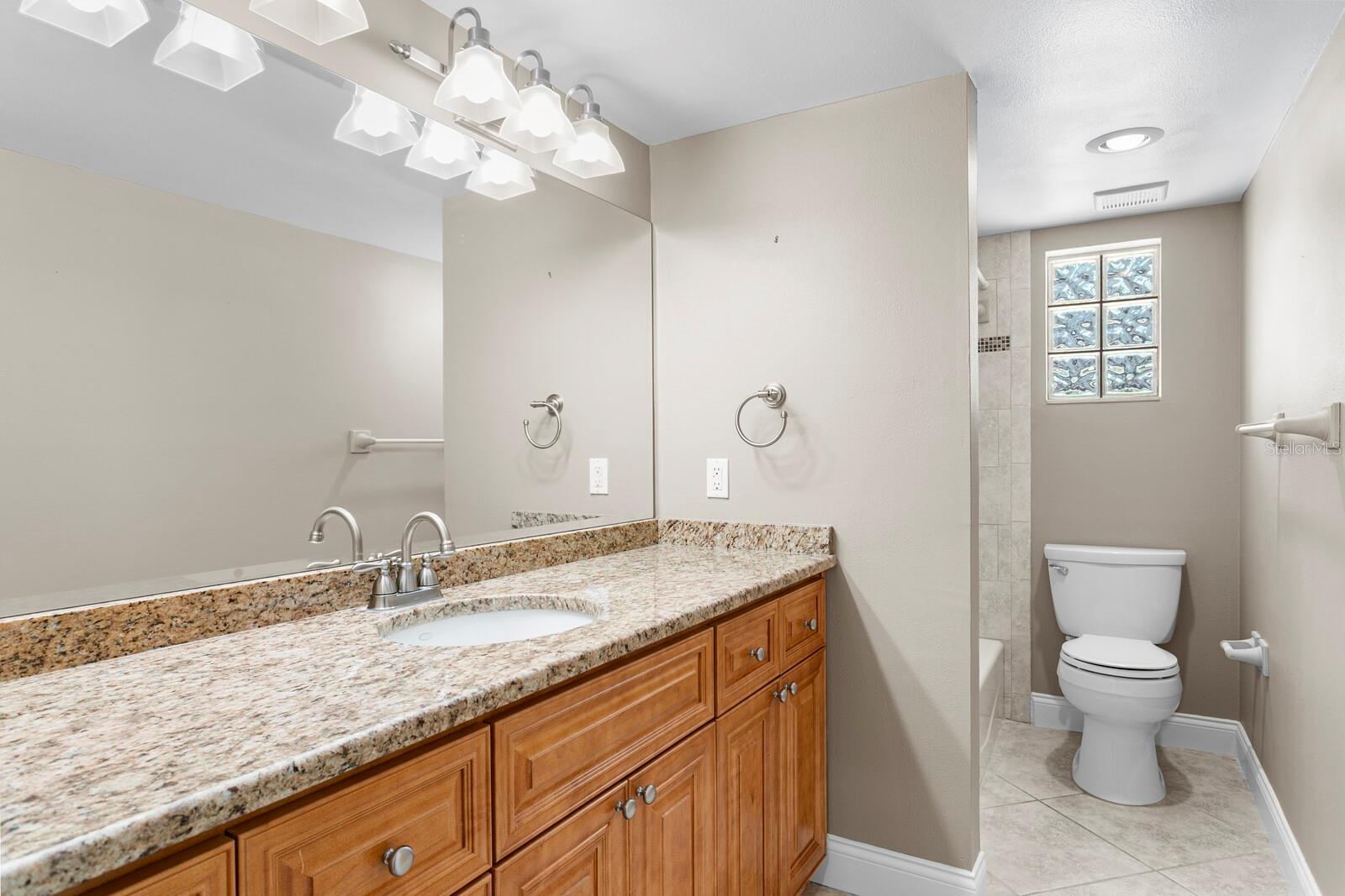 Listing photo id 26 for 818 Gascon Place