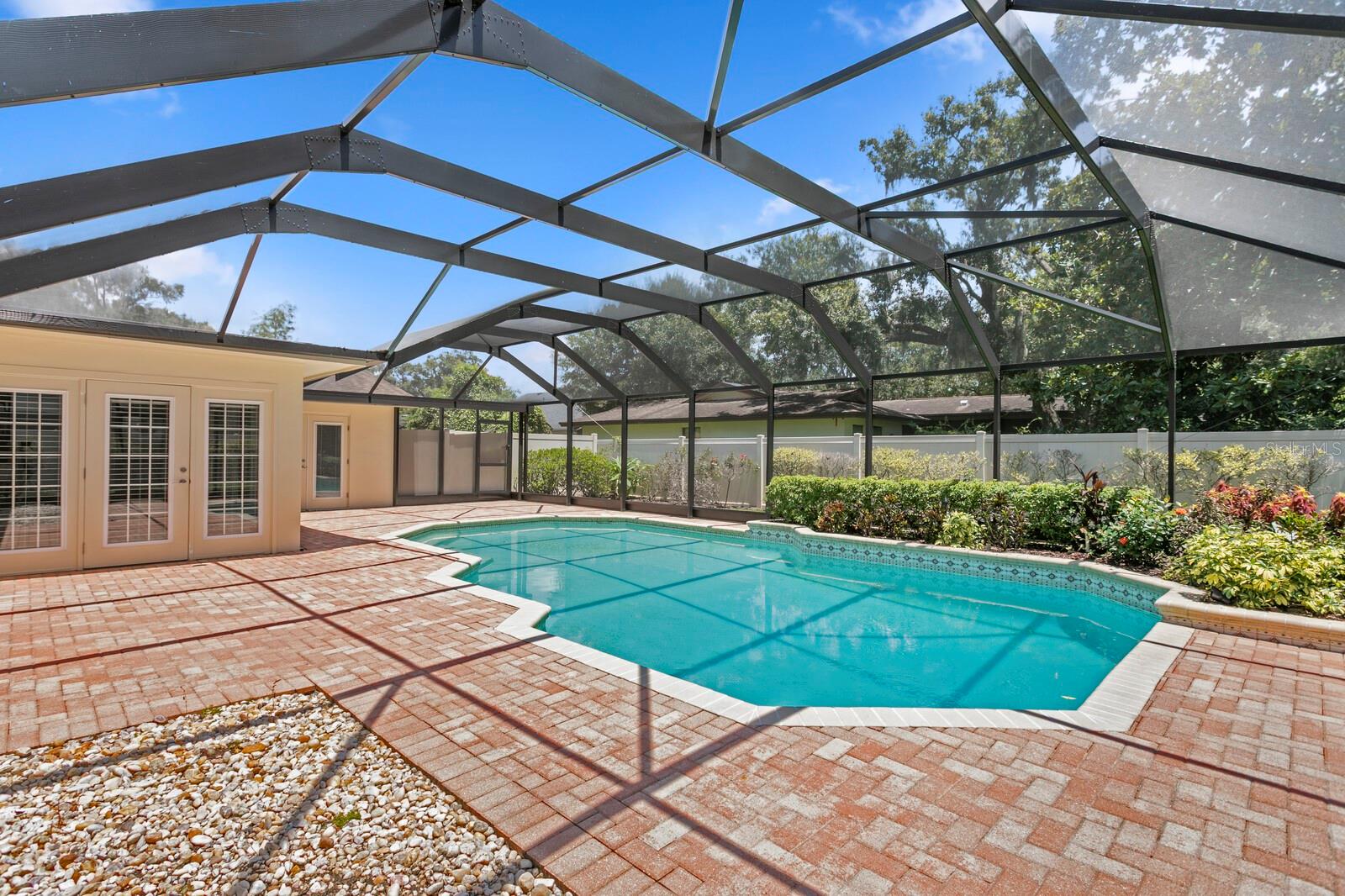 Listing photo id 32 for 818 Gascon Place