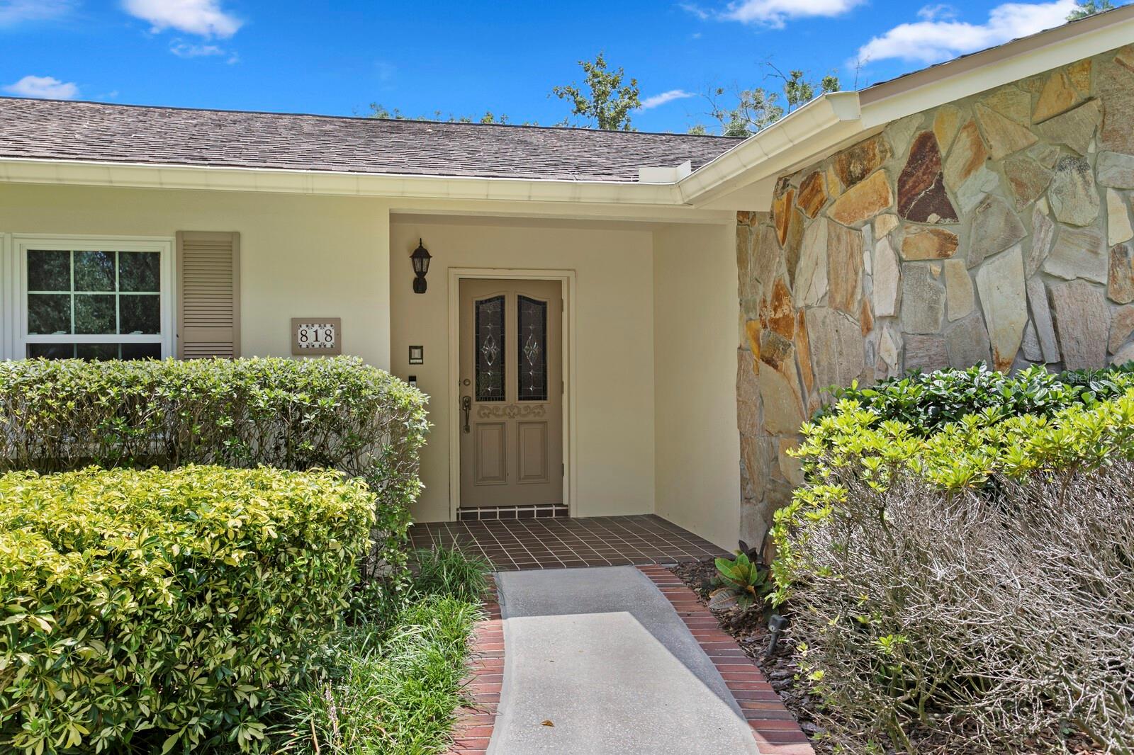 Listing photo id 36 for 818 Gascon Place