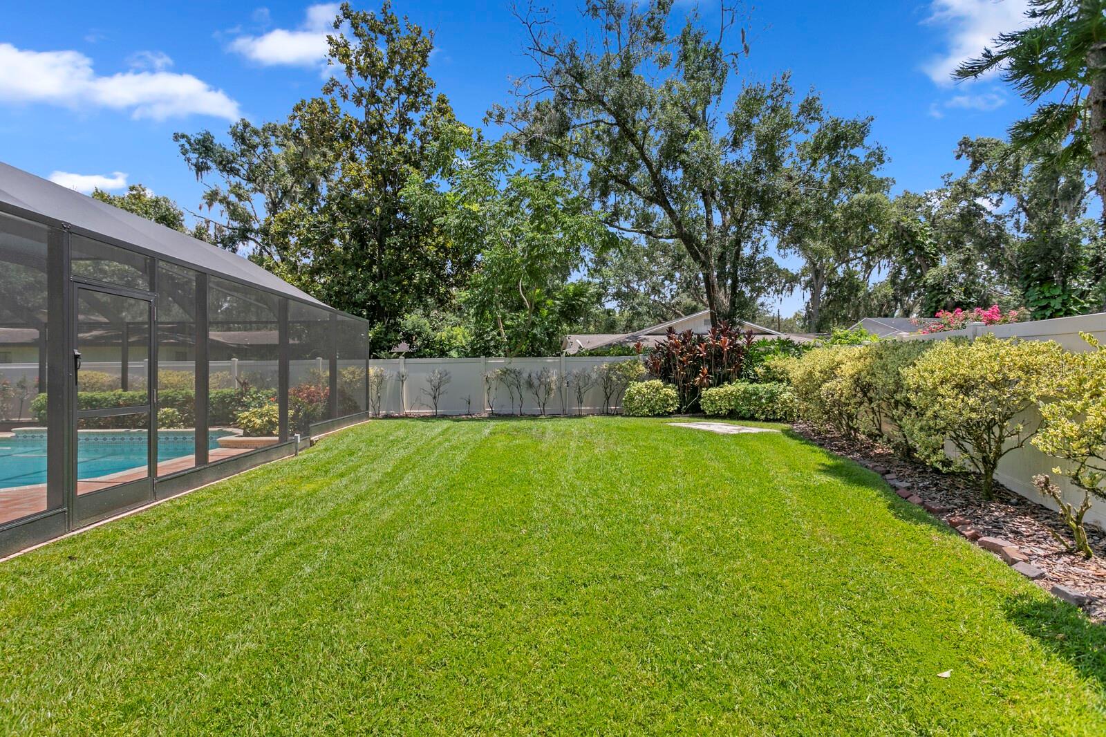 Listing photo id 2 for 818 Gascon Place