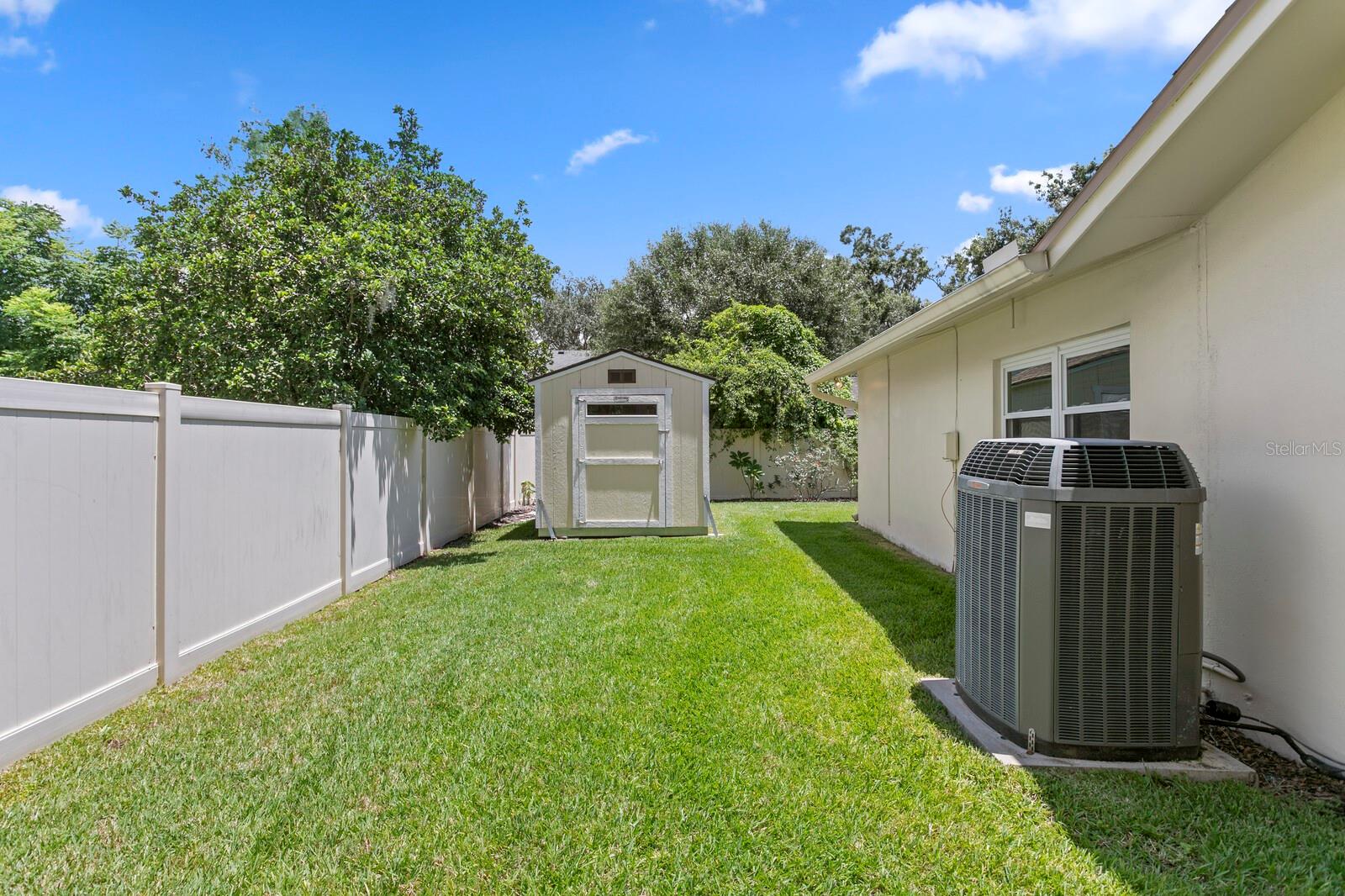 Listing photo id 38 for 818 Gascon Place