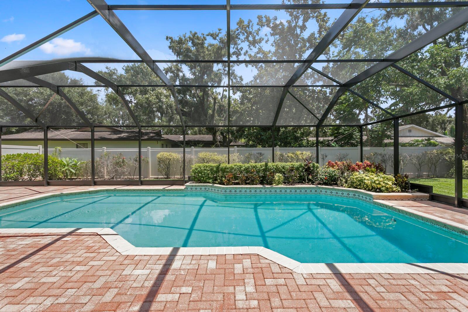 Listing photo id 3 for 818 Gascon Place