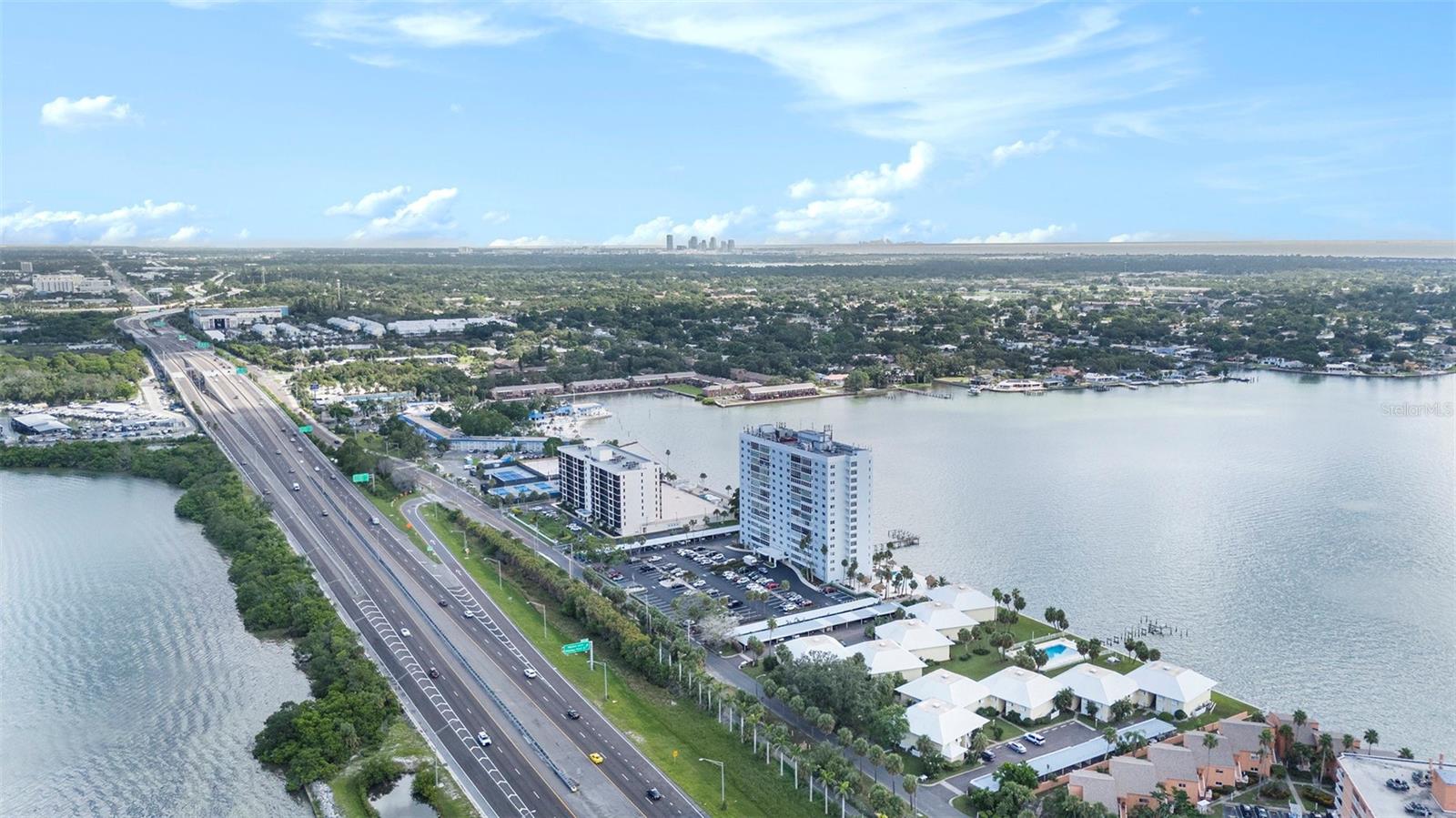 Listing photo id 10 for 7300 Sunshine Skyway Lane S 104