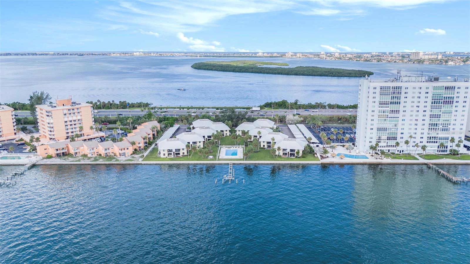 Listing photo id 7 for 7300 Sunshine Skyway Lane S 104